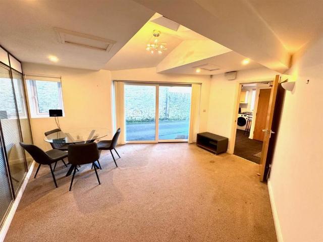 House for rent in Charlesworth, East Midlands