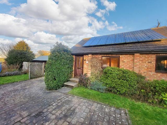 Bungalow for rent in Great Brickhill