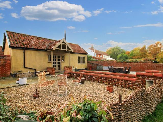 Bungalow for rent in East Tuddenham, Norfolk