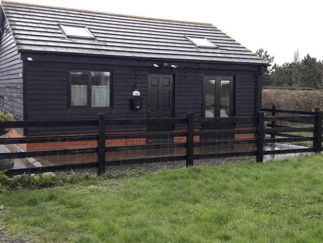 Bungalow for rent in Little Wootton, Wootton