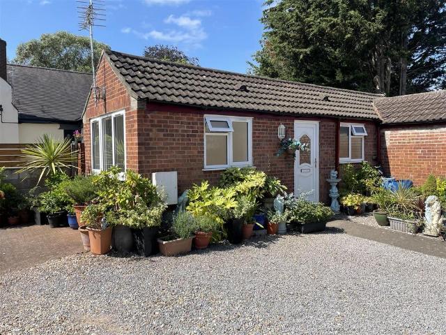 Bungalow for rent in Winterbourne, Frenchay