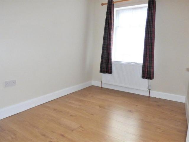 Bungalow for rent in London Borough of Hillingdon, Greater London