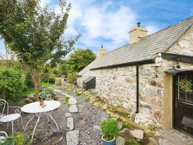 House for sale in Llanllyfni