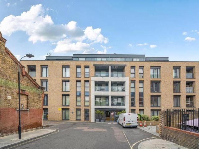 Flat for sale in Fulham, Cat Hill