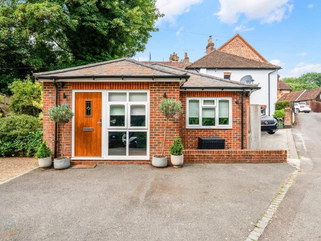 House for sale in Oxted, Hillview