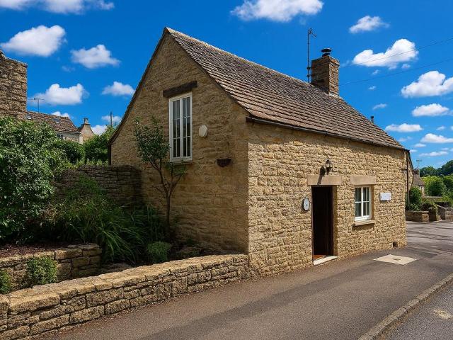 House for sale in Fossebridge, Gloucestershire