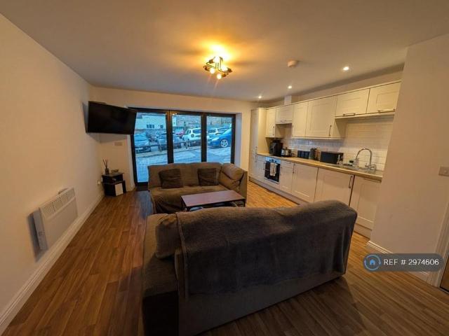 House for rent in Shirebrook Park, Charlesworth