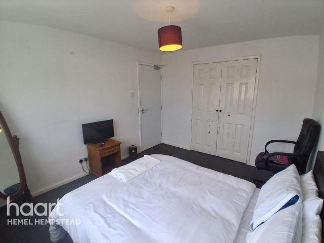 Room for rent in Pouchen End, Hertfordshire