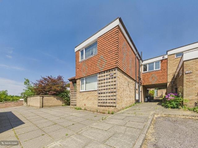 House for rent in Highfield, Pouchen End