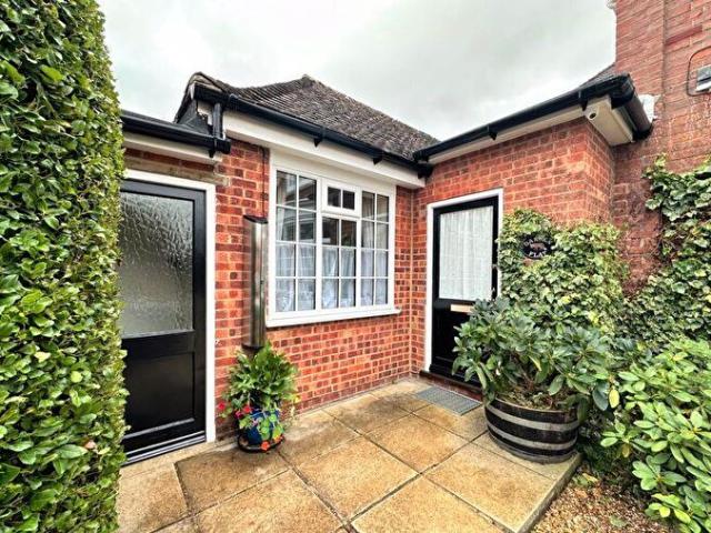 Apartment for rent in Berrick Salome, Oxfordshire