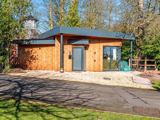 Apartment for rent in Beamhurst, Staffordshire