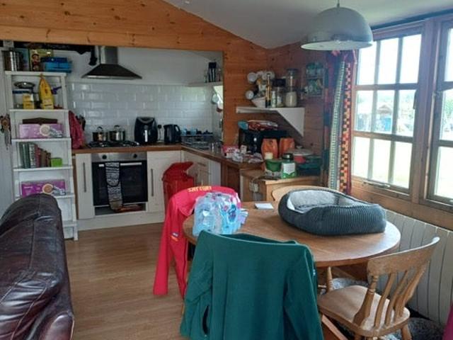 Apartment for rent in Perryfields, West Sussex
