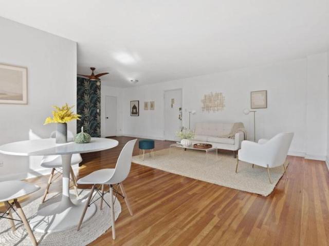 Apartment for sale in Arverne, New York