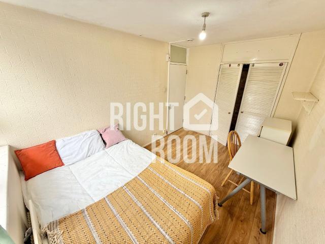 House for rent in Poplar Grove, Greater London