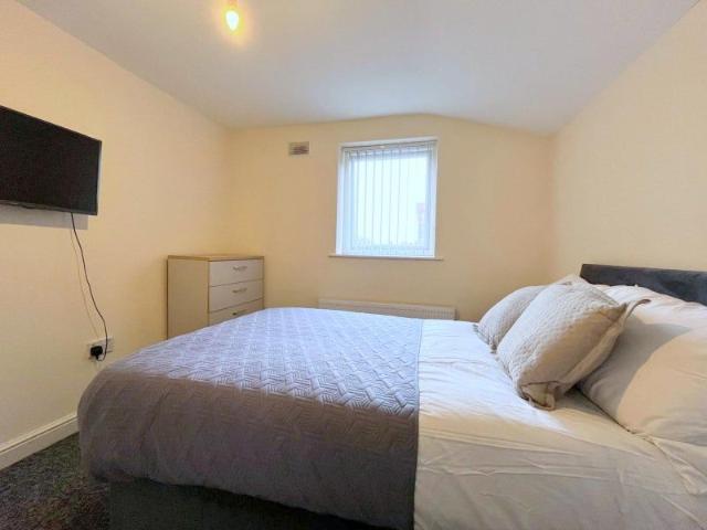 Room for rent in Cabbage Hall, Calderstones
