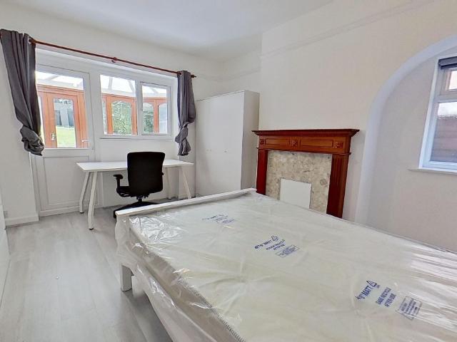 Room for rent in Westborough