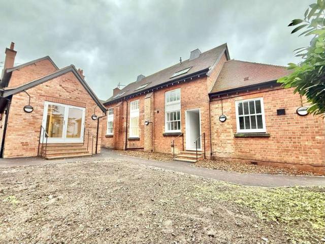Apartment for sale in Coseley, West Midlands