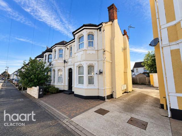 Flat for sale in Clacton-on-Sea, Tendring