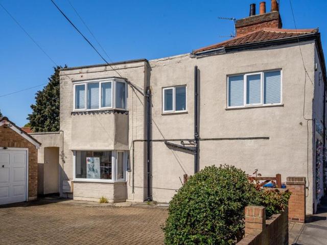 Flat for sale in Acomb, High Field