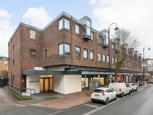 Flat for sale in London Borough of Croydon, Purley