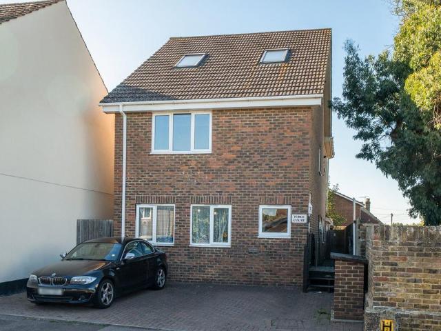 Flat for sale in East Rainham, Gillingham