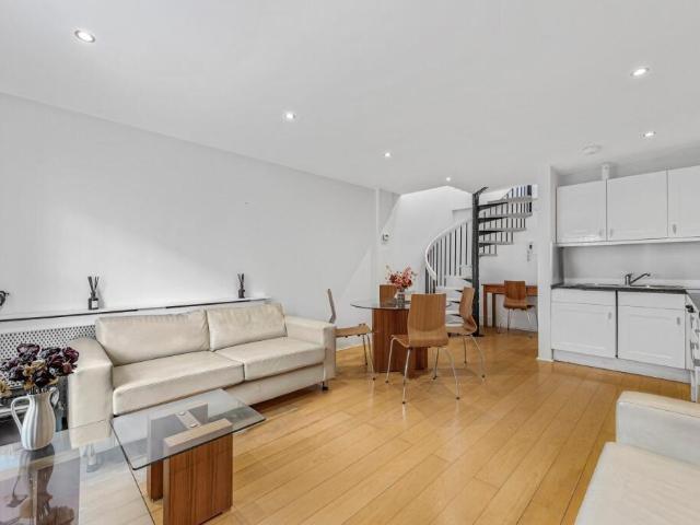 Flat for sale in Paddington, Greater London