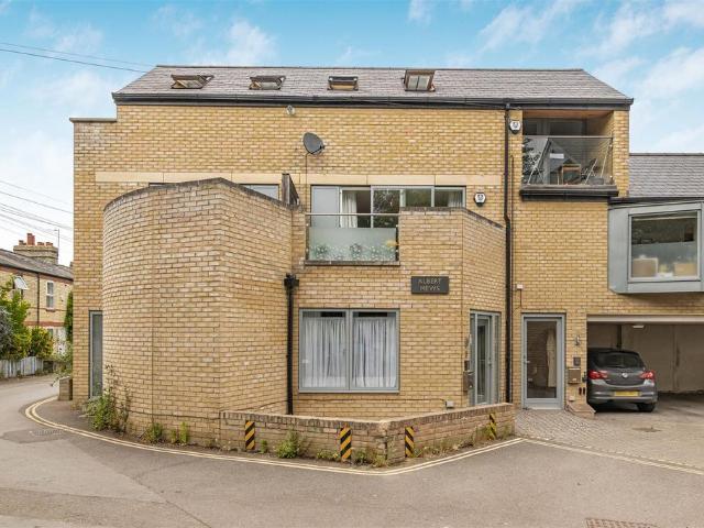 Flat for sale in Arbury, Cambridgeshire