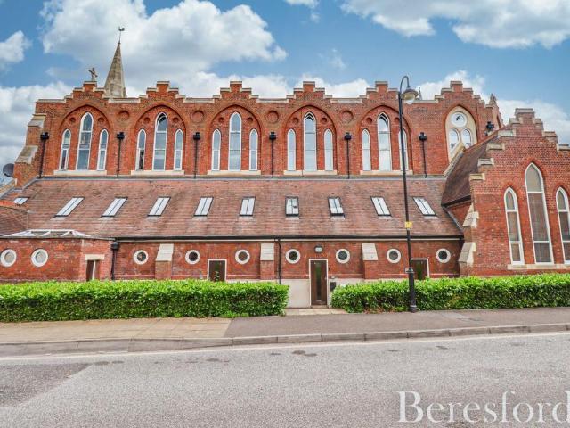 Flat for sale in Clements Park, Navestock Side