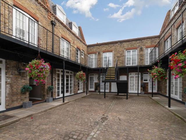 Flat for sale in City of Westminster, Greater London