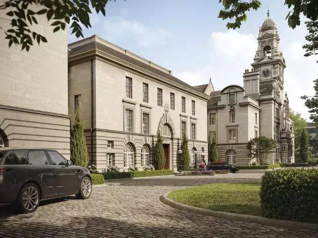Flat for sale in Surbiton, Greater London
