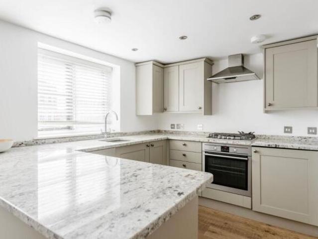 Apartment for sale in Lakenham, East Bank