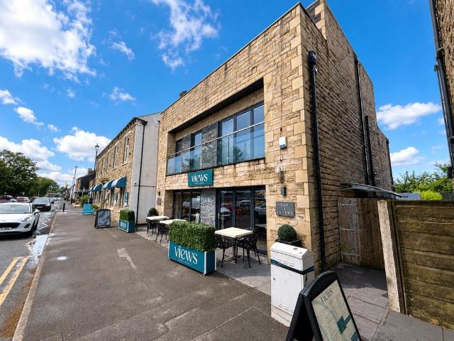 Flat for rent in Burnedge, Greater Manchester