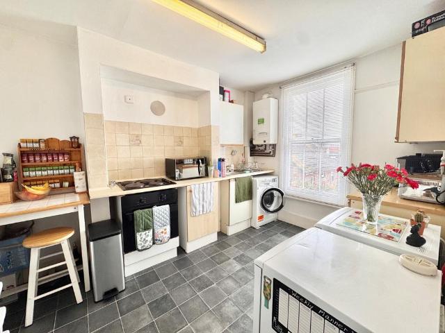 Flat for rent in East Cliff, Acol