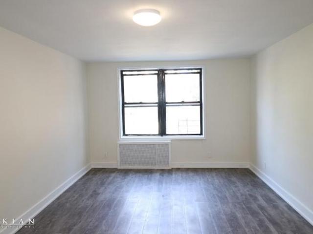 Apartment for rent in Elmhurst