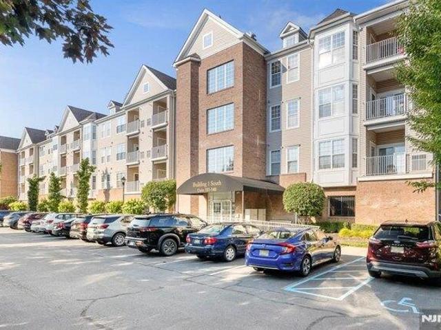 Condo for sale in Elmwood Park, New Jersey