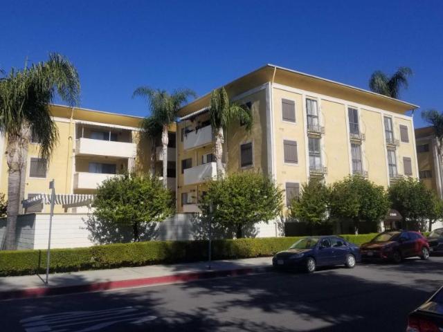 Condo for rent in Encino