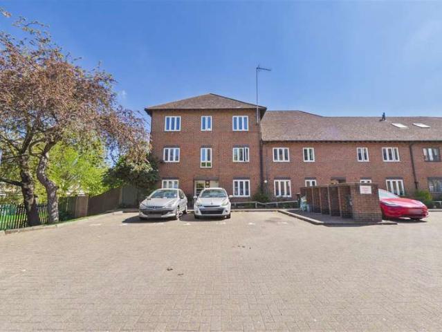 Flat for sale in Woodberry Down, Stamford Hill