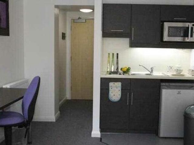 House for rent in Follaton, Strode