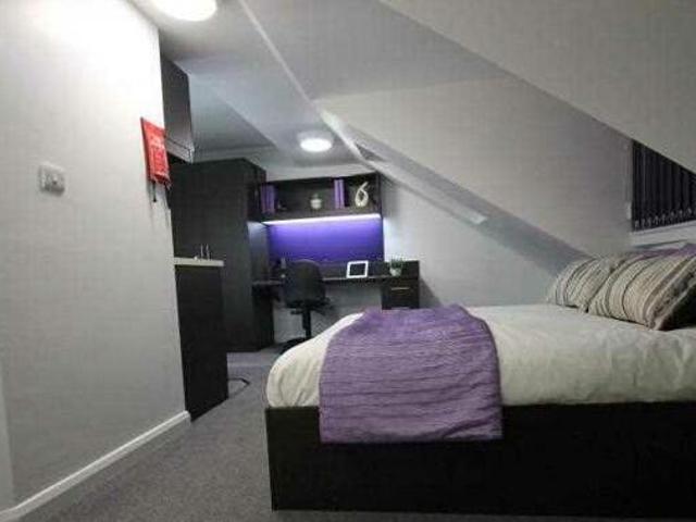 House for rent in Follaton, Strode