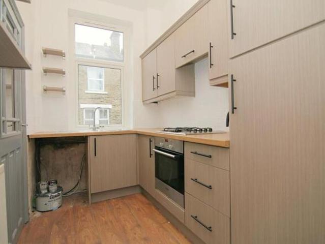 Cottage for rent in Pudsey, Leeds