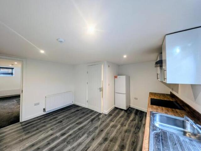 Cottage for rent in Holbeck, Beeston Hill