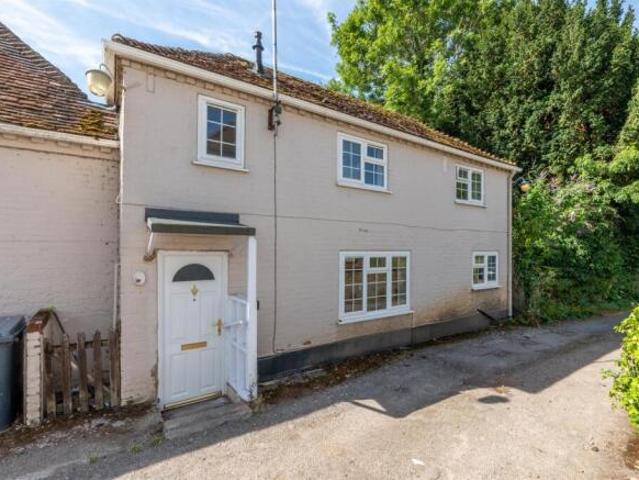 Cottage for rent in Reading
