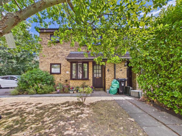 Cottage for rent in Reading