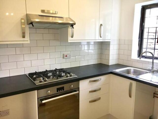 Cottage for rent in Queens Park, Bedford