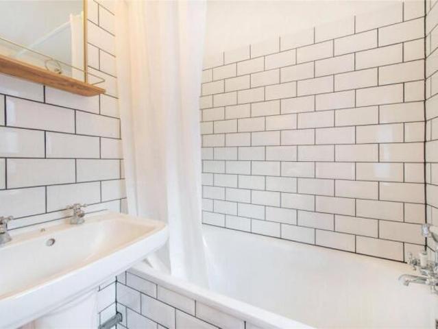 Cottage for rent in Camden Town, Greater London