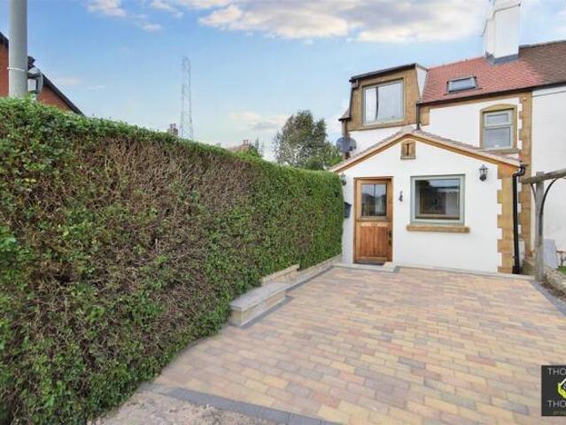 Cottage for rent in Froggatt, East Midlands