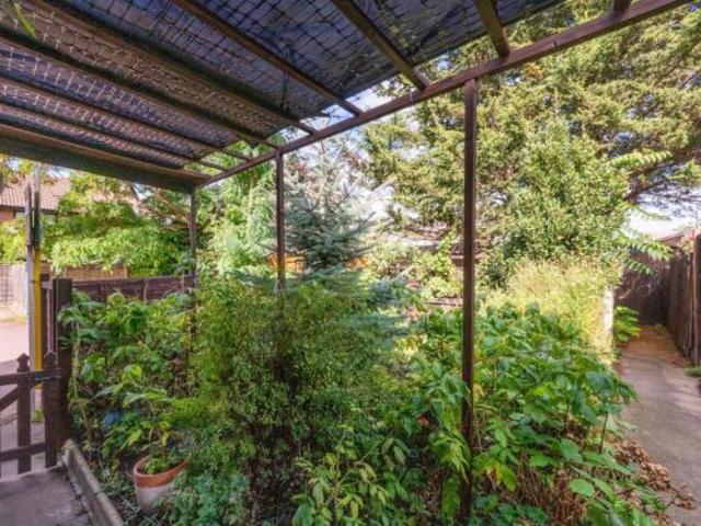 Cottage for rent in Isleworth, Greater London