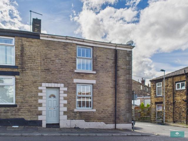 House for sale in Haugh, Burnedge