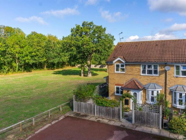 House for sale in Burstow, Hillview