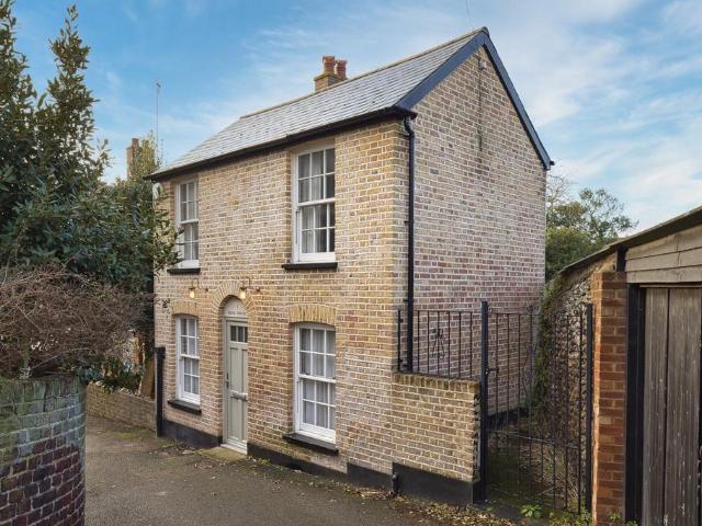 House for sale in Upton, Acol